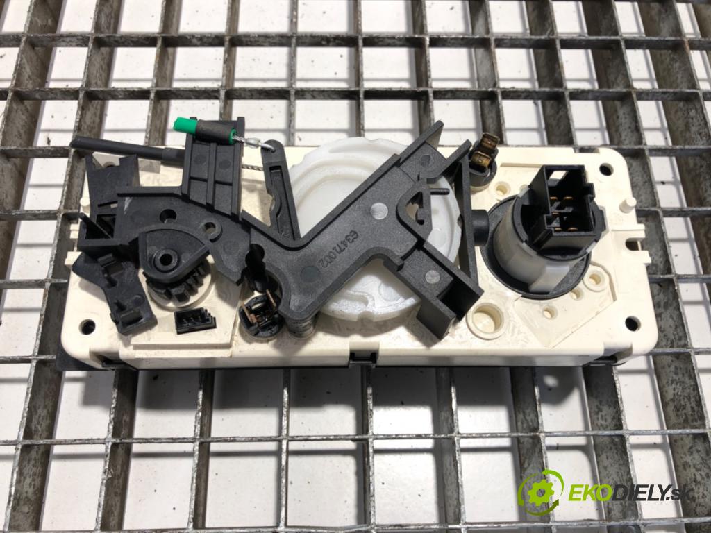 DAF XF Ciągnik siodłowy 2016 340 kW FT 460 340 kW [462 KM] olej napędowy 2012 - 2022 12900 Panel ovládania kúrenia 9001180 (Prepínacie páčky pod volantom)