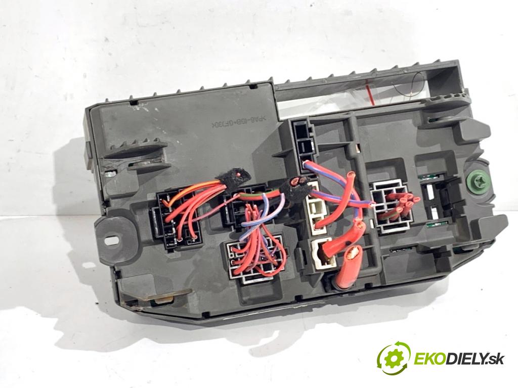BMW E71 SUV 2013 180 kW xDrive 30 d 2993 skříňka poistková 6931690 (Pojistková skříňka)
