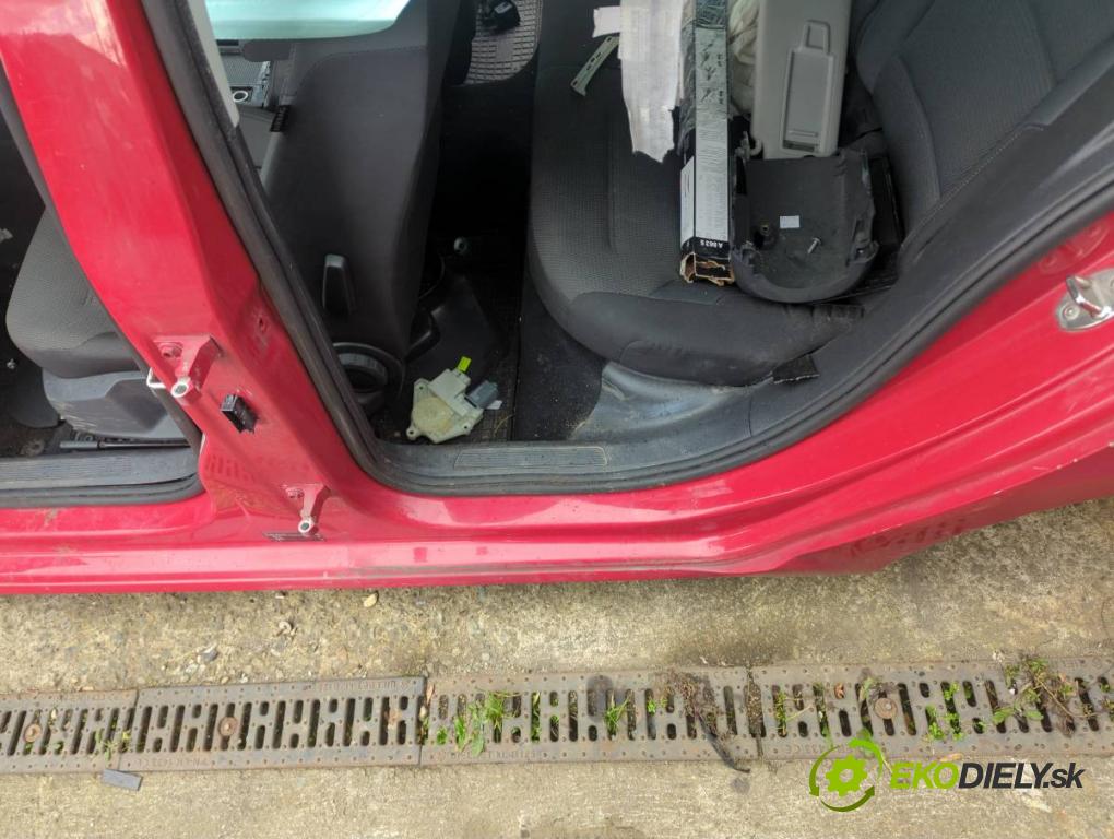 VW GOLF VII liftback 2016 81 kW 1.6 TDI 1598 karoséria ČTVRŤÁK: Blatník zad ľavy pravy prah strecha PODŁUŻNICA ľavy pravy