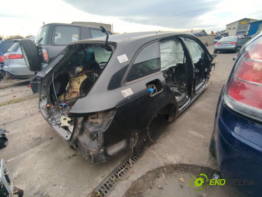 AUDI A4 B9 Kombi 2016 110 kW 2.0 TDI 1968 karoséria ČTVRŤÁK: Blatník zad ľavy pravy prah strecha PODŁUŻNICA ľavy pravy 