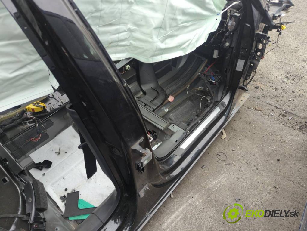 AUDI A4 B9 Kombi 2016 110 kW 2.0 TDI 1968 karoséria ČTVRŤÁK: Blatník zad ľavy pravy prah strecha PODŁUŻNICA ľavy pravy