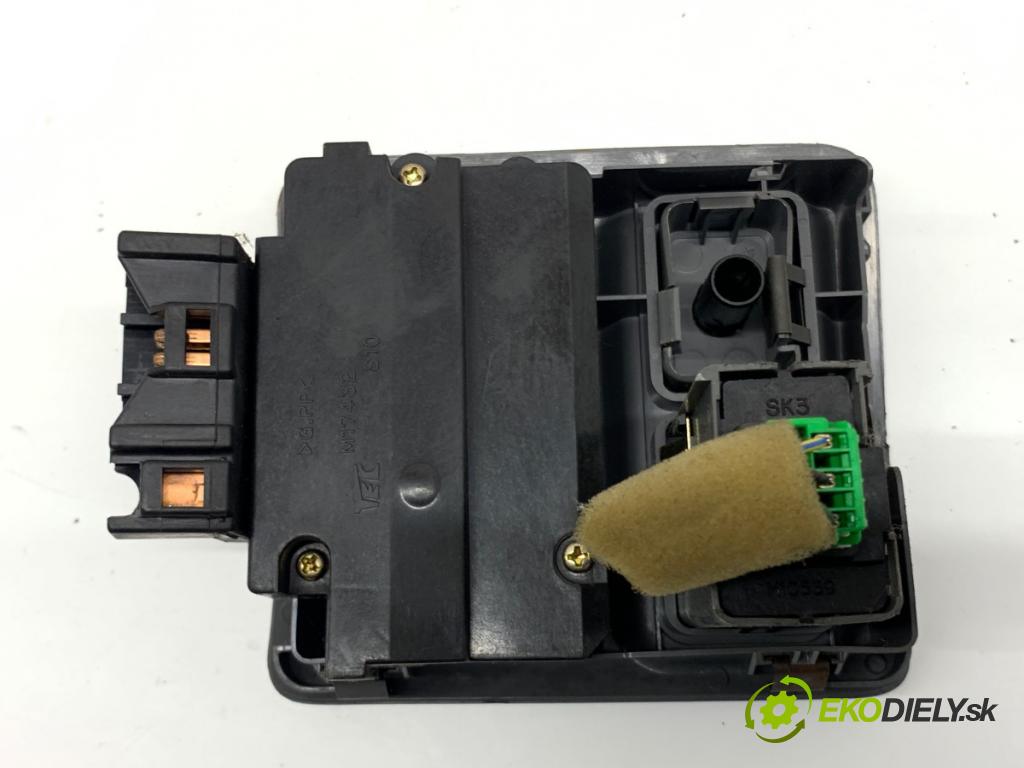 HONDA CR-V I SUV 1998 94 kW 2.0 1973 Prepínač okien M17432 (Prepínacie páčky pod volantom)