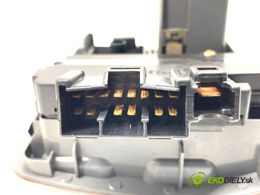 HONDA CR-V I SUV 1998 94 kW 2.0 1973 Prepínač okien M17432 (Prepínacie páčky pod volantom)