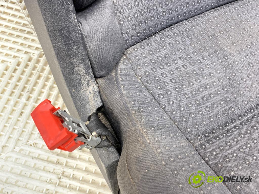 VW TOURAN nadwozie wielkoprzestrzenne (MPV) 2005 77 kW 1.9 TDI 1896 Sedadlo zad druhý rad
