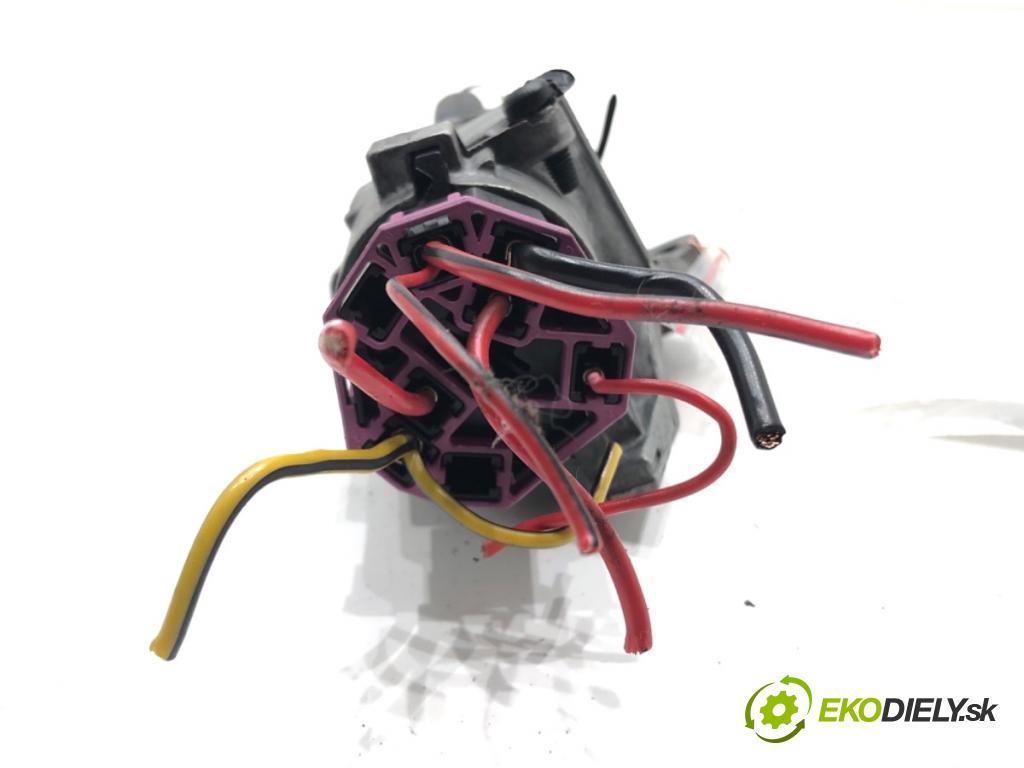 VW PASSAT B5 FL Kombi 2002 96 kW 1.9 TDI 1896 spinačka 4B0905851C (Spínacia skrinka)