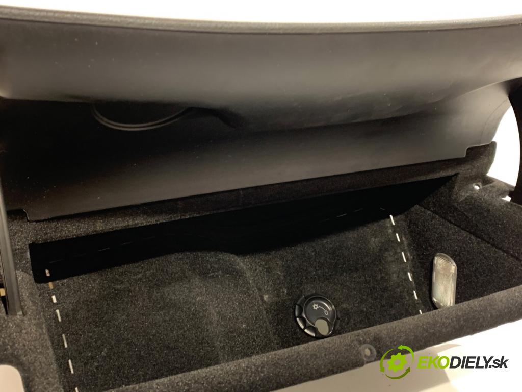 VW PASSAT B5 FL Kombi 2002 96 kW 1.9 TDI 1896 Priehradka, kastlík spolujazdca 3B1857101 (Priehradka (kastlík))