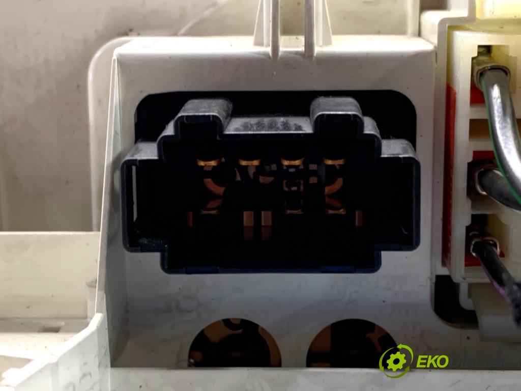 VW PASSAT B5 FL Kombi 2002 96 kW 1.9 TDI 1896 Panel ovládania kúrenia 1J0820045M (Prepínacie páčky pod volantom)