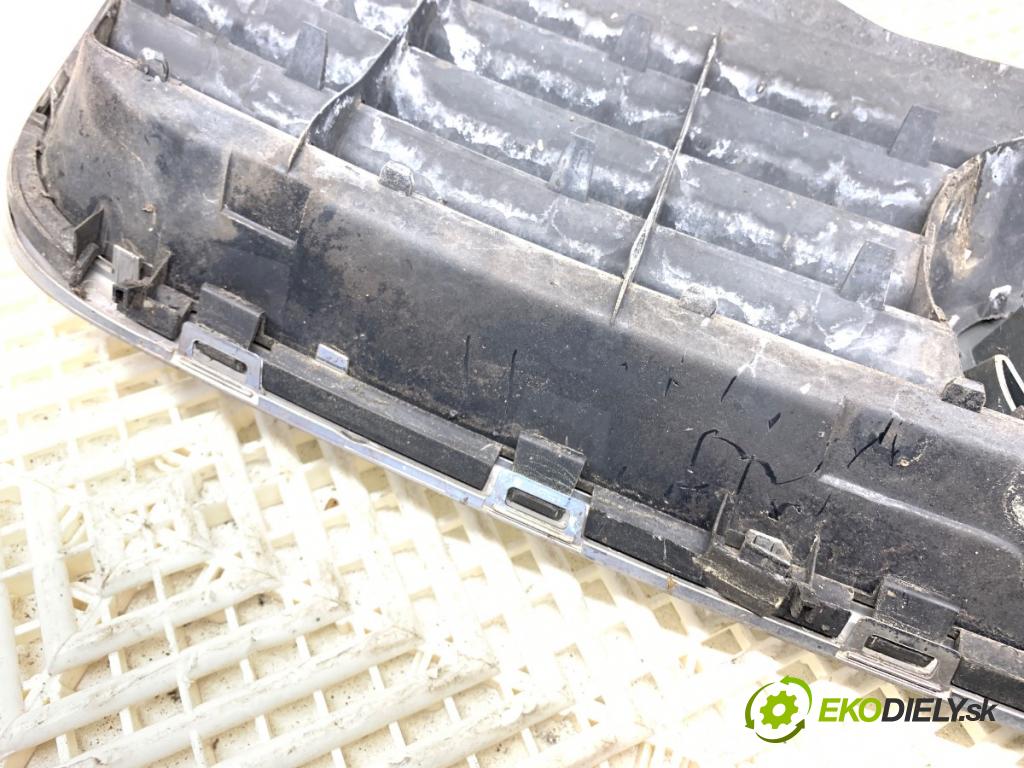 VW PASSAT B5 FL Kombi 2002 96 kW 1.9 TDI 1896 mřížka maska  (Přední mřížka (maska chladiče))