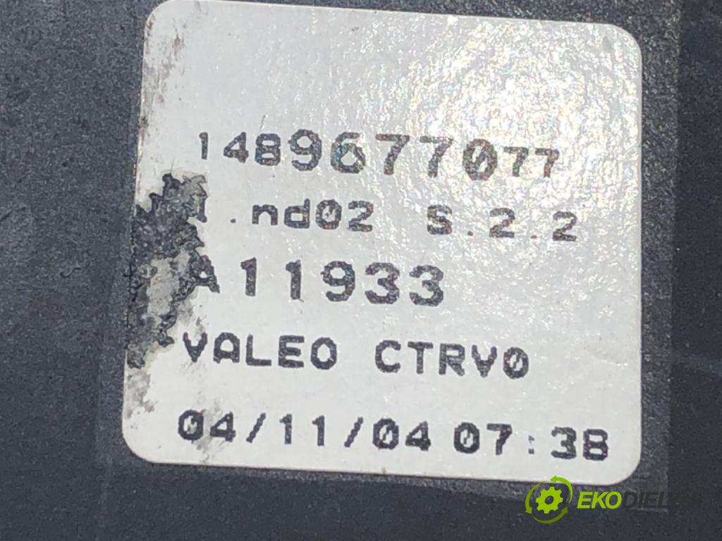 PEUGEOT 807 nadwozie wielkoprzestrzenne (MPV) 2004 94 kW 2.2 HDi 2179 Panel ovládania radia 1489677077 (Prepínacie páčky pod volantom)