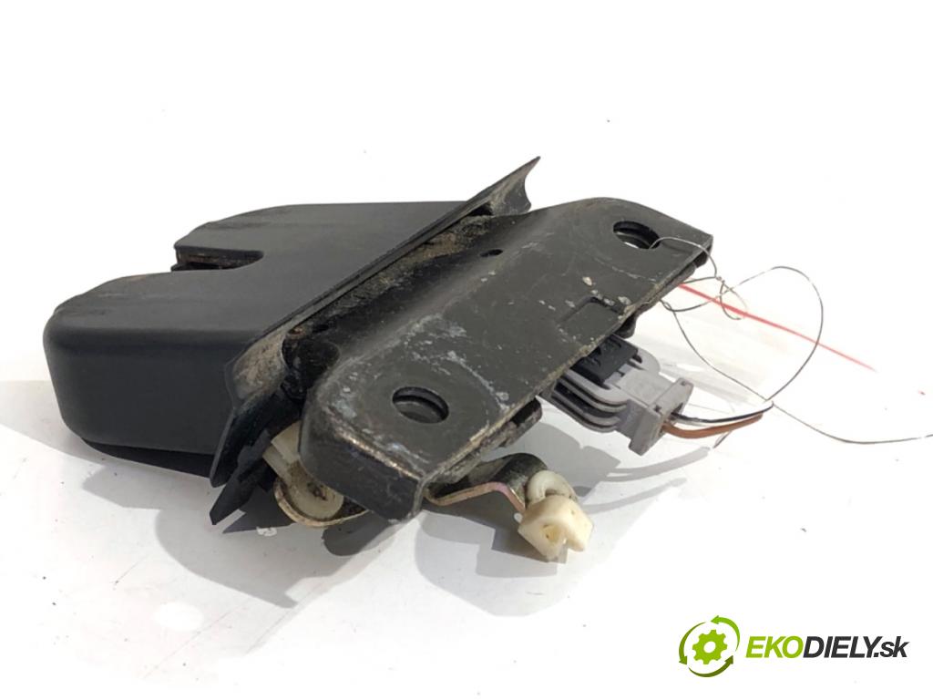 AUDI A3 8L liftback 2001 96 kW 1.9 TDI quattro 1896 zámok dverí zad 8L0827520C