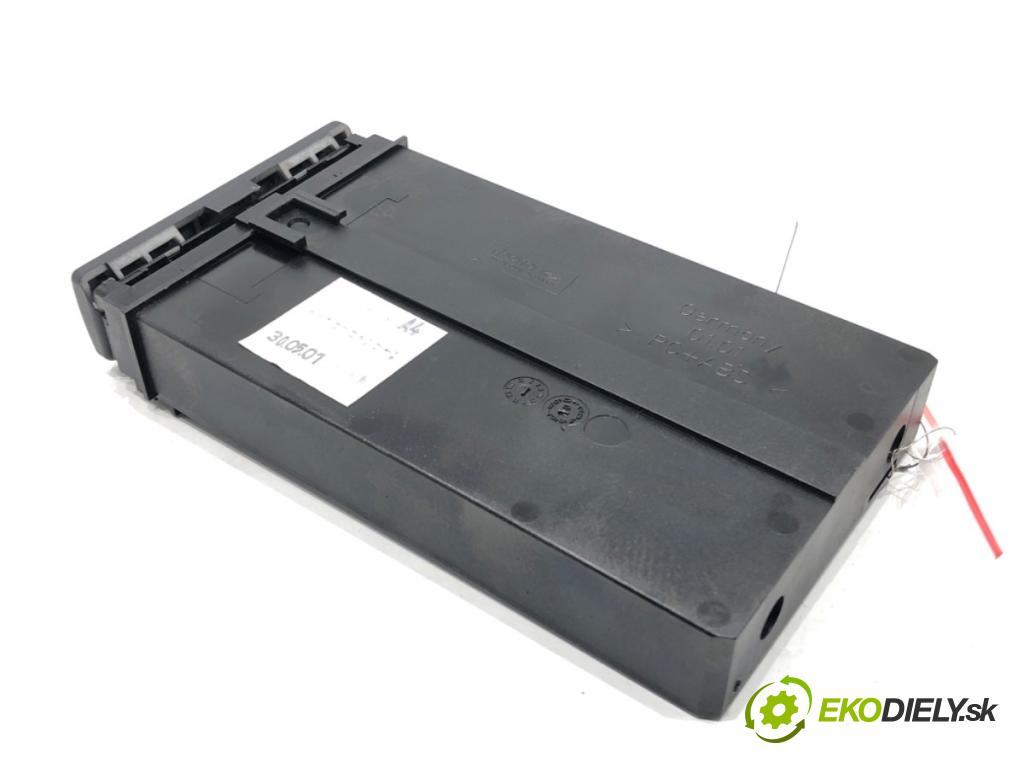 AUDI A3 8L liftback 2001 96 kW 1.9 TDI quattro 1896 Držiak na nápoje 8L0862534C (Držiak (úchyt) na nápoje)