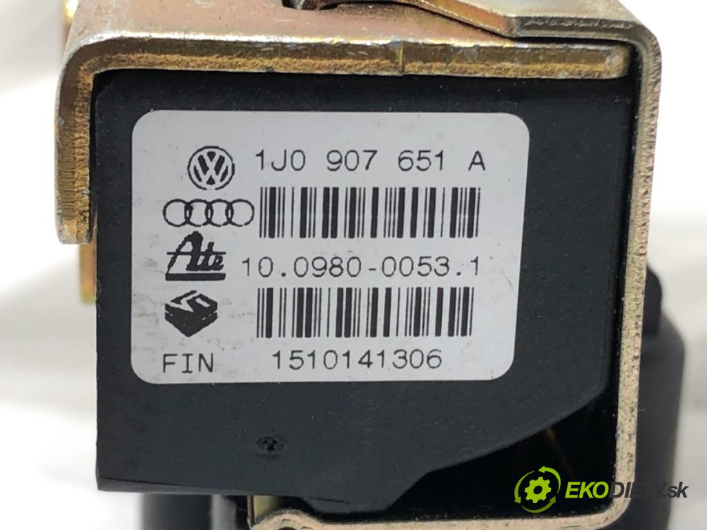 AUDI A3 8L liftback 2001 96 kW 1.9 TDI quattro 1896 Snímač ESP 1J0907651A 1J0907657B