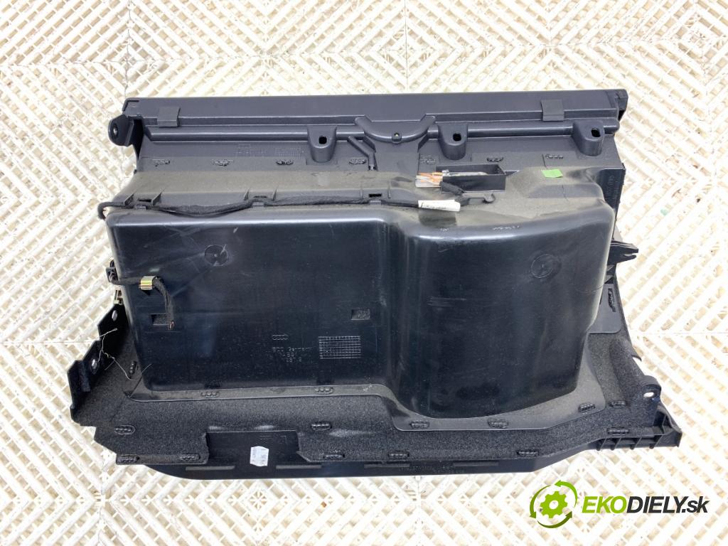 AUDI A3 8L liftback 2001 96 kW 1.9 TDI quattro 1896 Priehradka, kastlík spolujazdca  (Priehradka (kastlík))