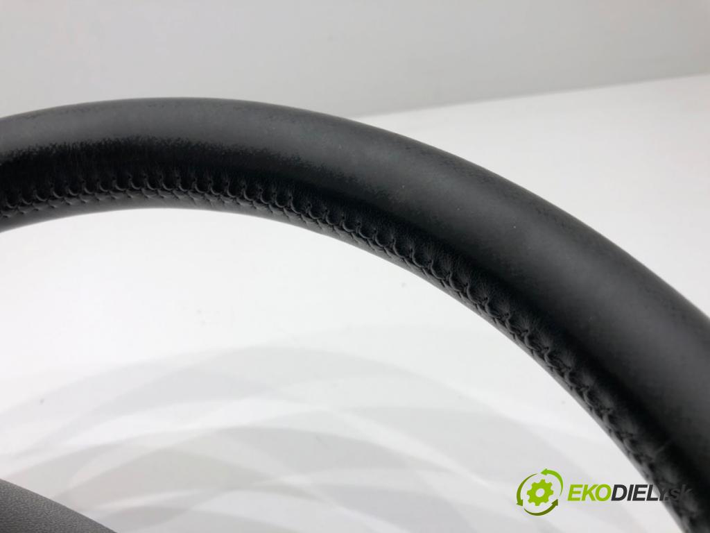 AUDI A3 8L liftback 2001 96 kW 1.9 TDI quattro 1896 Volant  (Volant)