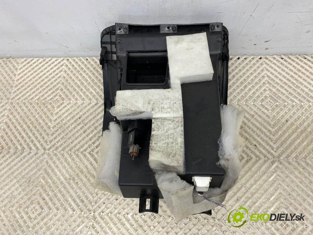 NISSAN JUKE F15 SUV 2015 81 kW 1.5 dCi 1461 Priehradka, kastlík spolujazdca  (Priehradka (kastlík))