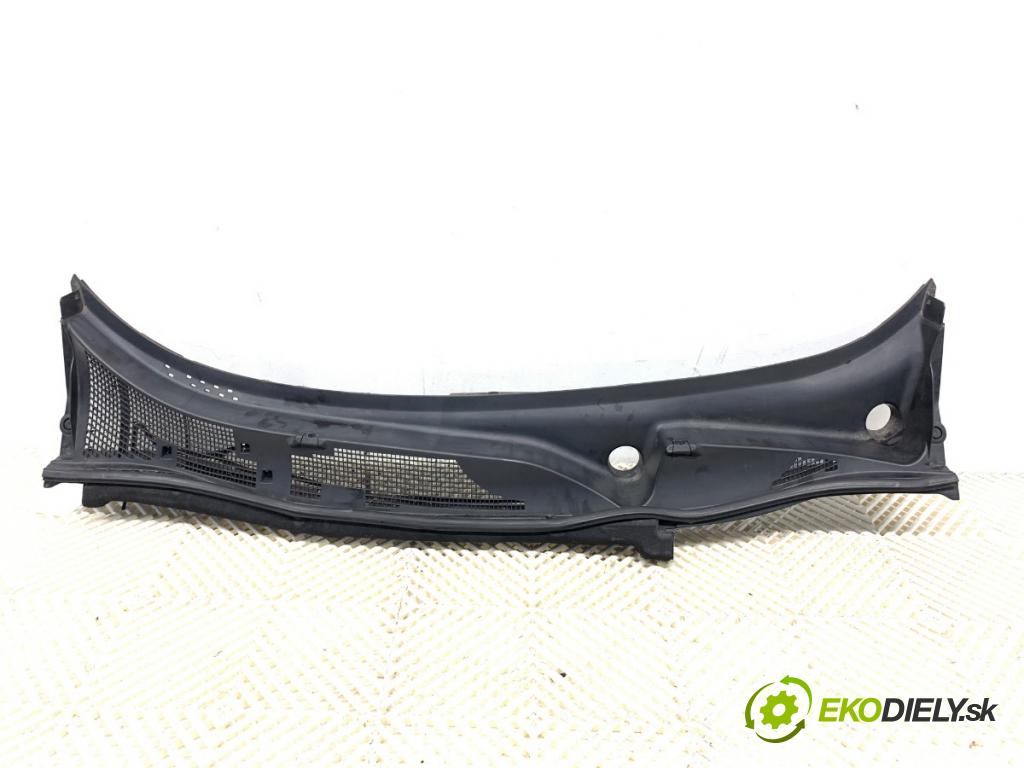 NISSAN JUKE F15 SUV 2015 81 kW 1.5 dCi 1461 torpédo plast pod čelní okno 668621KM0C (Plast pod čelním sklem)