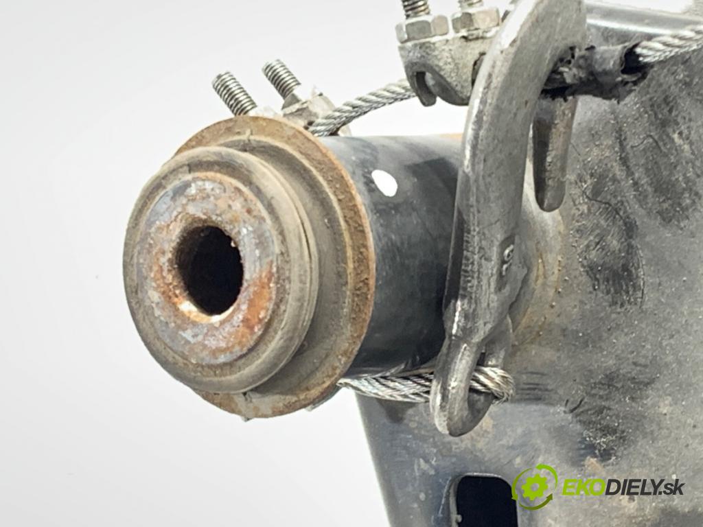 NISSAN JUKE F15 SUV 2015 81 kW 1.5 dCi 1461 výztuha pod motor  (Přední výztuha)