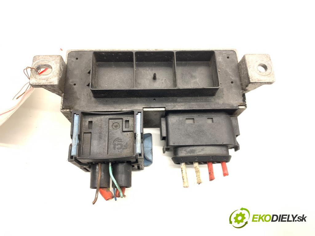 NISSAN JUKE F15 SUV 2015 81 kW 1.5 dCi 1461 relé sviečok žhavenia 8200558438A (Relé)