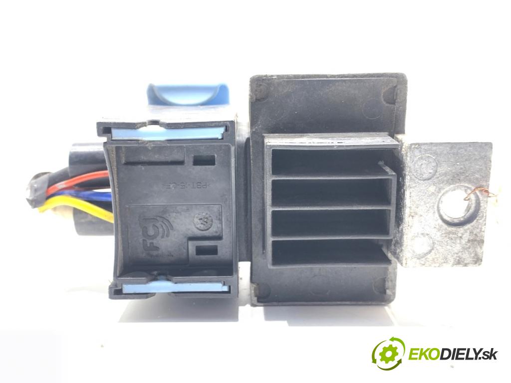 NISSAN JUKE F15 SUV 2015 81 kW 1.5 dCi 1461 relé sviečok žhavenia 110678071R (Relé)