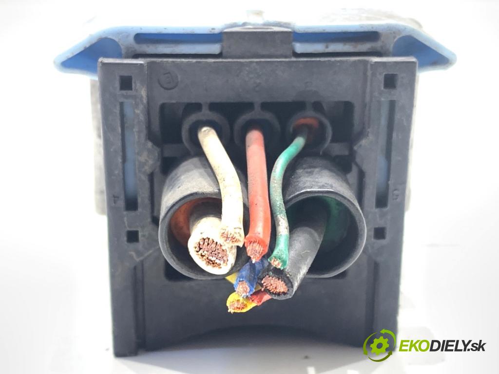 NISSAN JUKE F15 SUV 2015 81 kW 1.5 dCi 1461 relé sviečok žhavenia 110678071R (Relé)