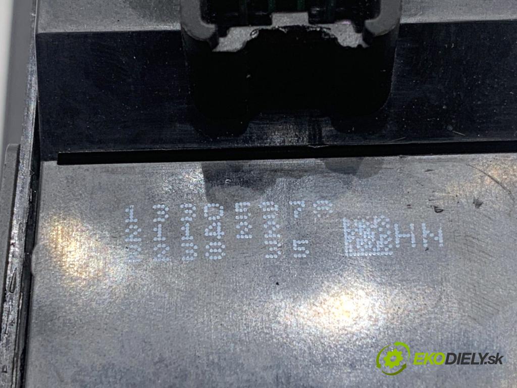 OPEL ASTRA J liftback 2012 103 kW 1.4 Turbo (68) 1364 Prepínač okien 13305978 (Prepínacie páčky pod volantom)