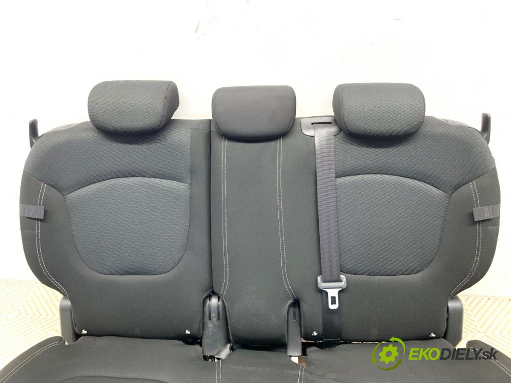 RENAULT CAPTUR I liftback 2017 66 kW 0.9 TCe 90 898 Sedadlo druhý rad