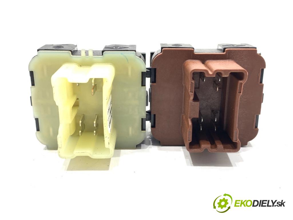 RENAULT CAPTUR I liftback 2017 66 kW 0.9 TCe 90 898 Prepínač okien 254113300R 254118044R (Prepínacie páčky pod volantom)