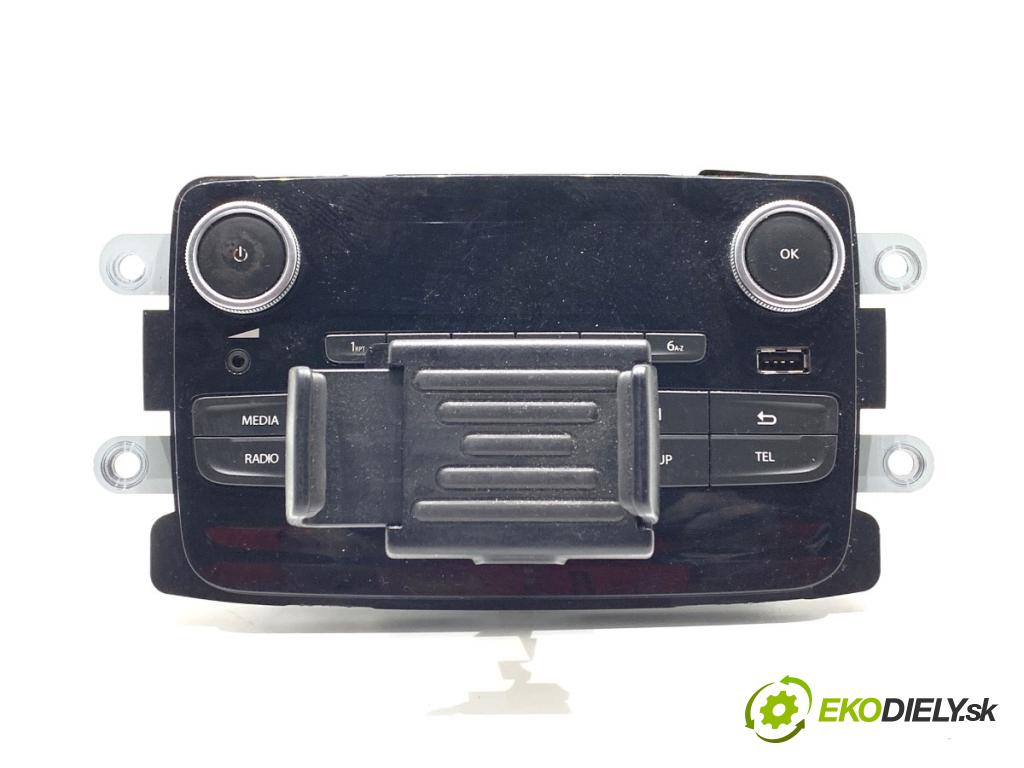 RENAULT CAPTUR I liftback 2017 66 kW 0.9 TCe 90 898 RADIO 281156585R (Audio zariadenie)