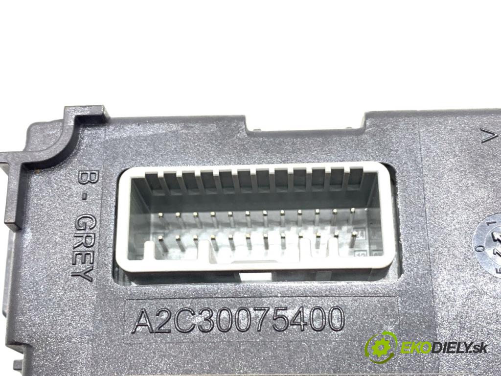 RENAULT CAPTUR I liftback 2017 66 kW 0.9 TCe 90 898 spinačka 285901547R (Spínacia skrinka)