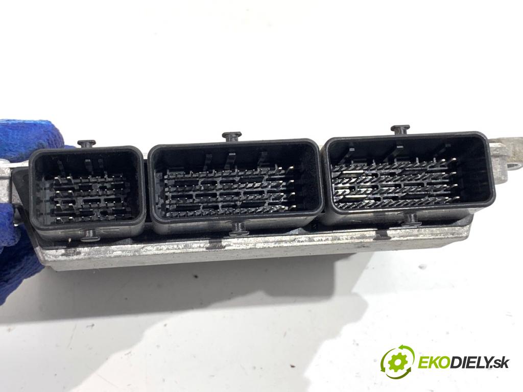 RENAULT CAPTUR I liftback 2017 66 kW 0.9 TCe 90 898 riadiaca jednotka Motor 237109221R (Riadiaca jednotka)