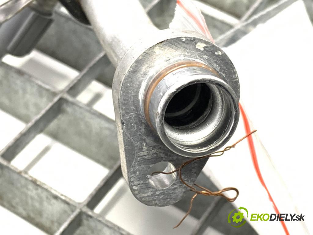 RENAULT CAPTUR I liftback 2017 66 kW 0.9 TCe 90 898 rúrka klimatizácie 924540424R (Rúrka klimatizácie)