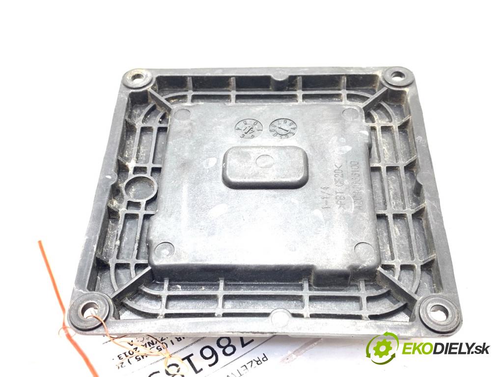 RENAULT CAPTUR I liftback 2017 66 kW 0.9 TCe 90 898 Menič LED 260559976R