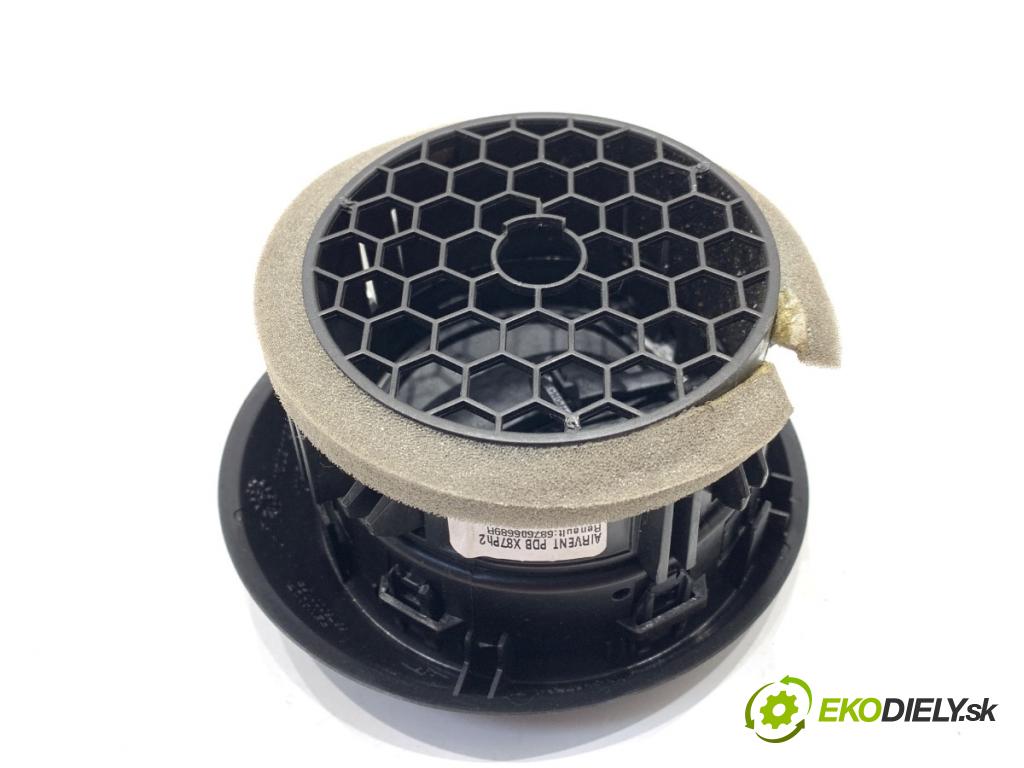 RENAULT CAPTUR I liftback 2017 66 kW 0.9 TCe 90 898 Mriežky kúrenia pravy predný 687606689R