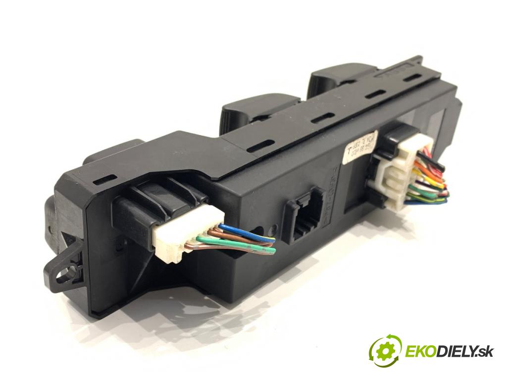 MAZDA 5 II nadwozie wielkoprzestrzenne (MPV) 2007 85 kW 1.8 (CR19) 1798 Prepínač okien  (Prepínacie páčky pod volantom)