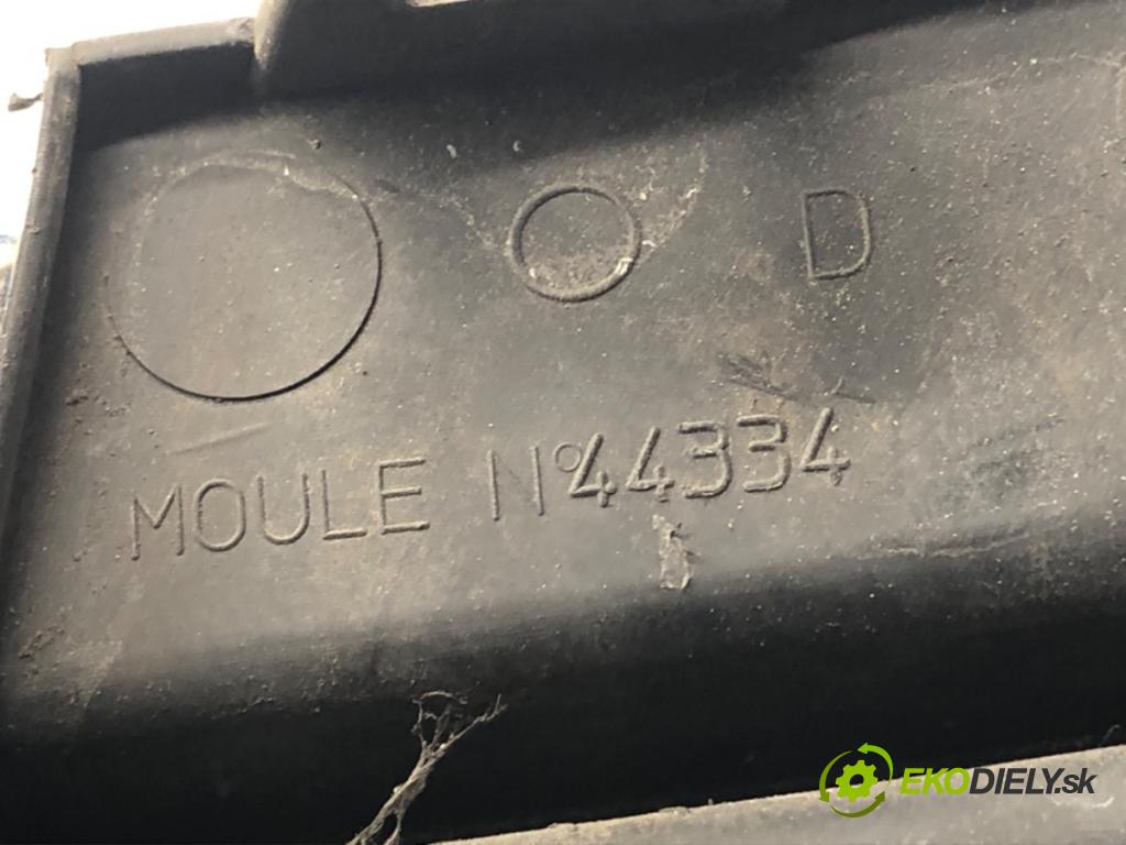RENAULT LAGUNA III Kombi 2008 81 kW 1.5 dCi (KT0A, KT0R, KT02) 1461 Mriežky nárazníka ľavy predný 012652