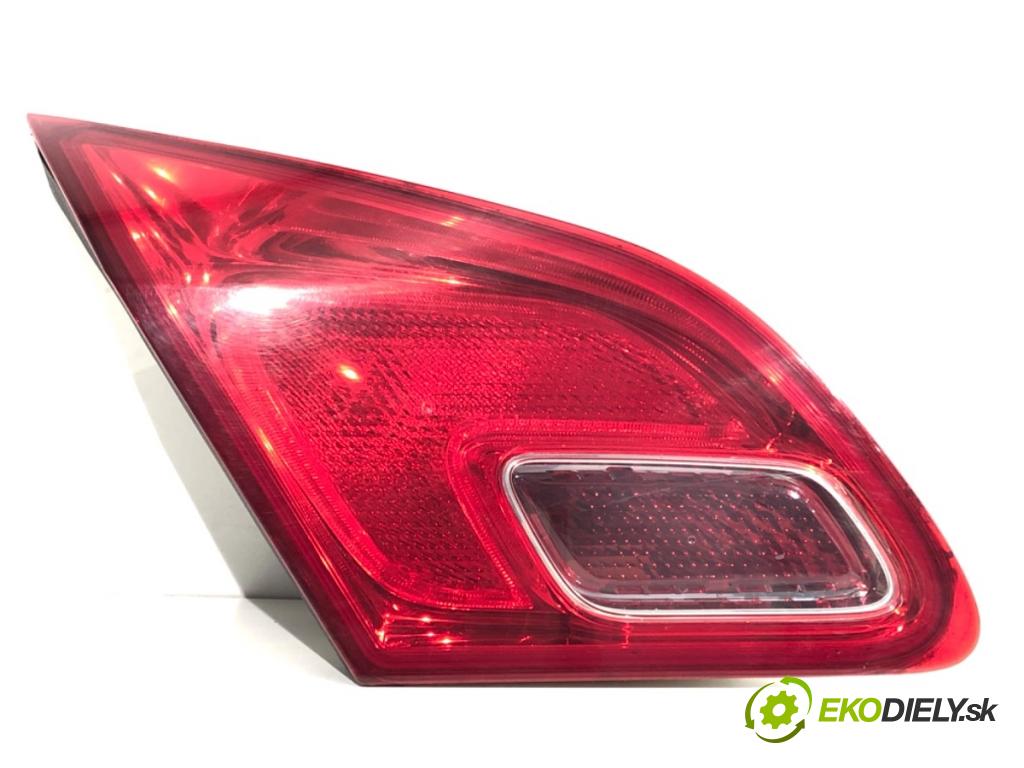 OPEL ASTRA J liftback 2012 103 kW 1.4 Turbo (68) 1364 Svetlo zad ľavá strana vnútorná  (Kľučka dverí ostatné)