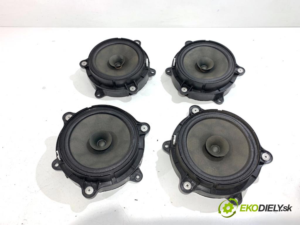 RENAULT CAPTUR I liftback 2017 66 kW 0.9 TCe 90 898 reproduktory 281563SG0A