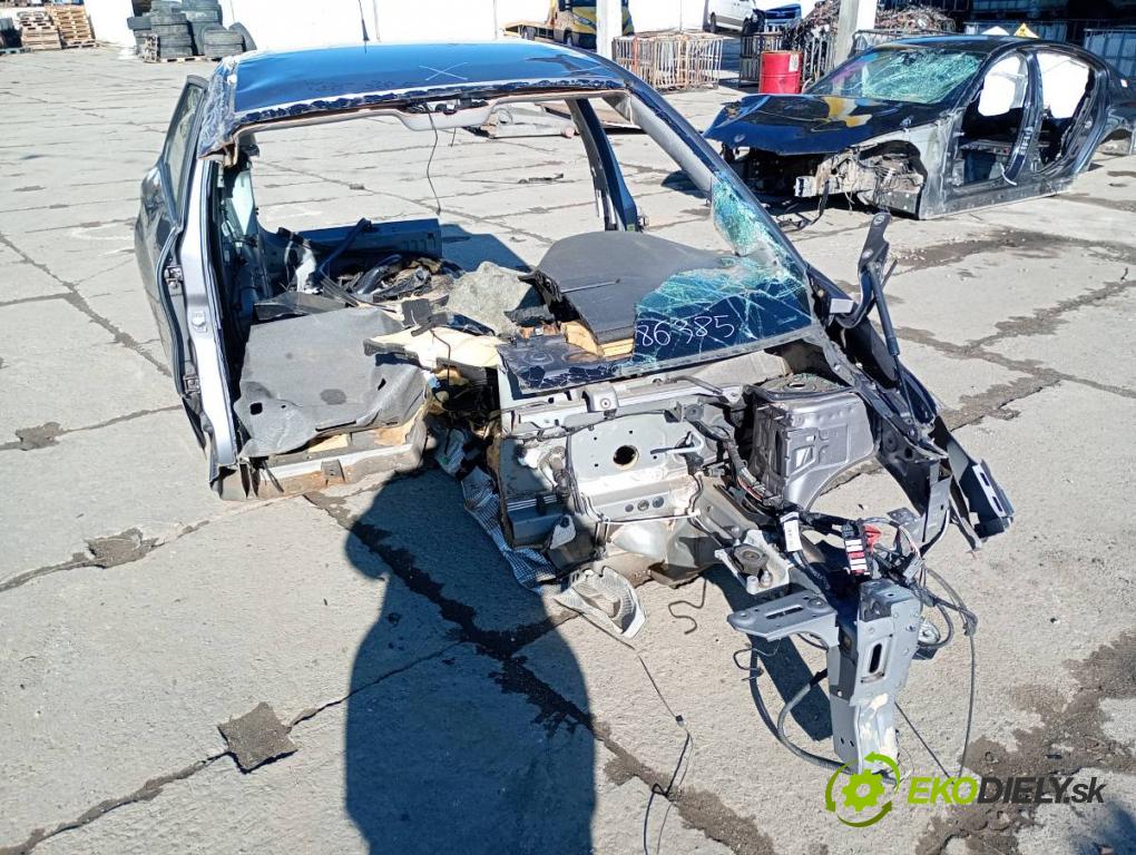 RENAULT CAPTUR I liftback 2017 66 kW 0.9 TCe 90 898 karoséria ČTVRŤÁK: Blatník zad ľavy pravy prah strecha PODŁUŻNICA ľavy
