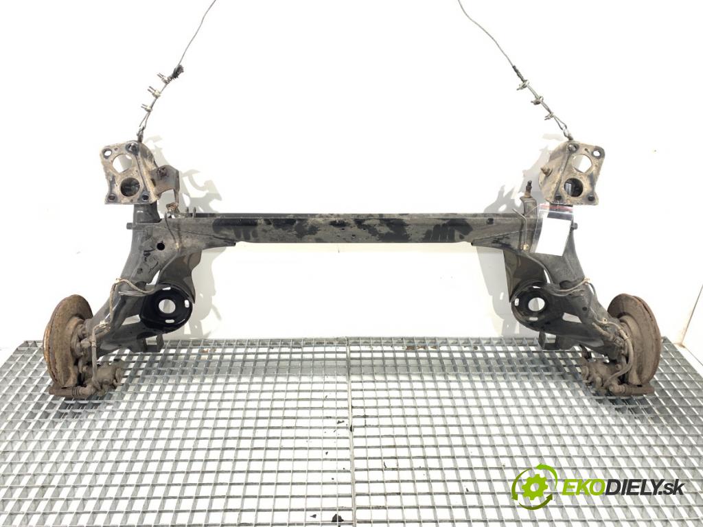 VW GOLF IV liftback 2002 55 kW 1.4 16V 1390 Výstuha zad 