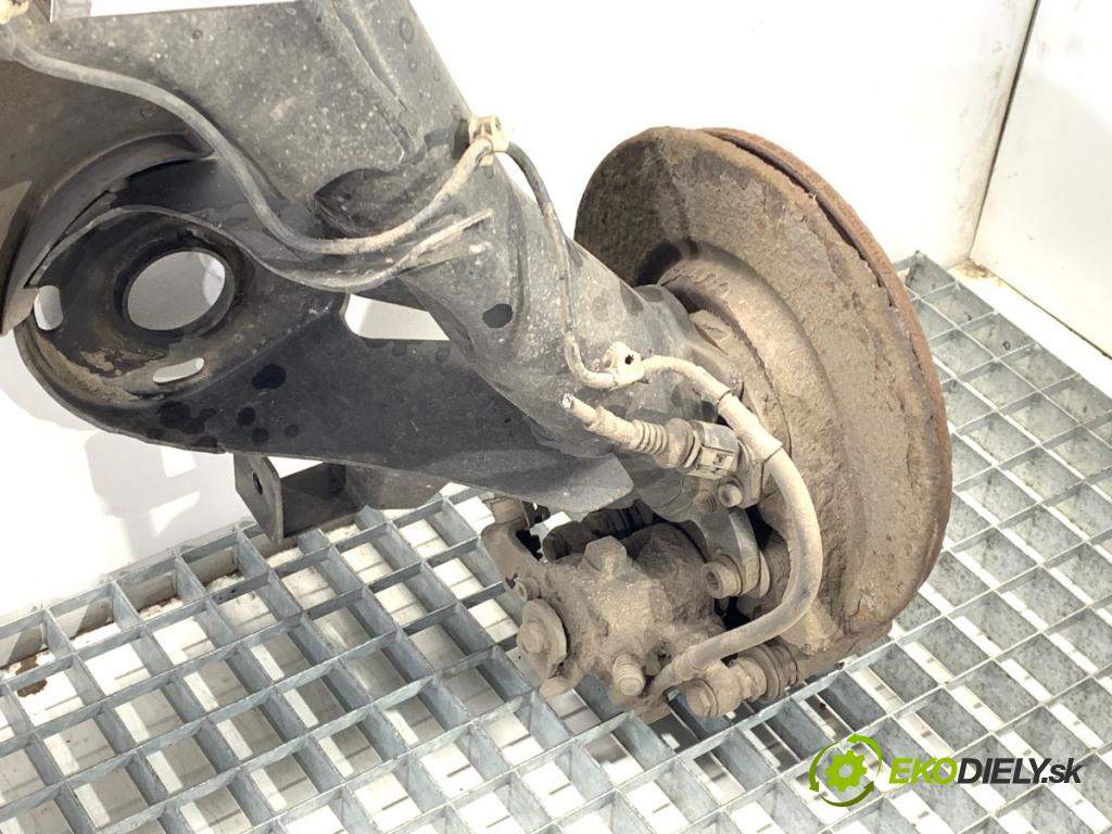 VW GOLF IV liftback 2002 55 kW 1.4 16V 1390 Výstuha zad