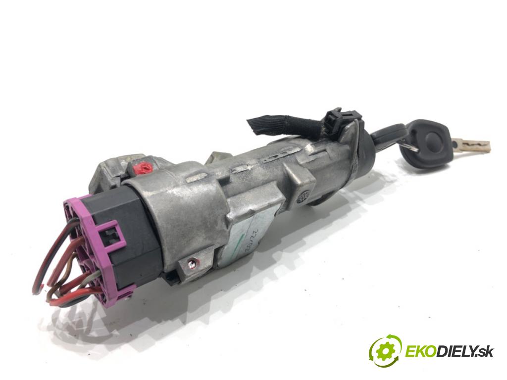 VW GOLF IV liftback 2002 55 kW 1.4 16V 1390 spinačka 4B0905851C (Spínacia skrinka)