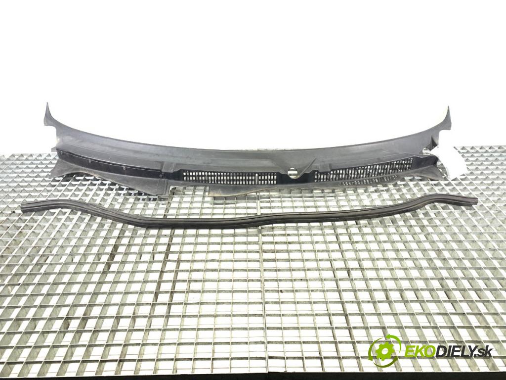 VW GOLF IV liftback 2002 55 kW 1.4 16V 1390 torpédo plast pod čelní okno 1J1819415B (Plast pod čelním sklem)