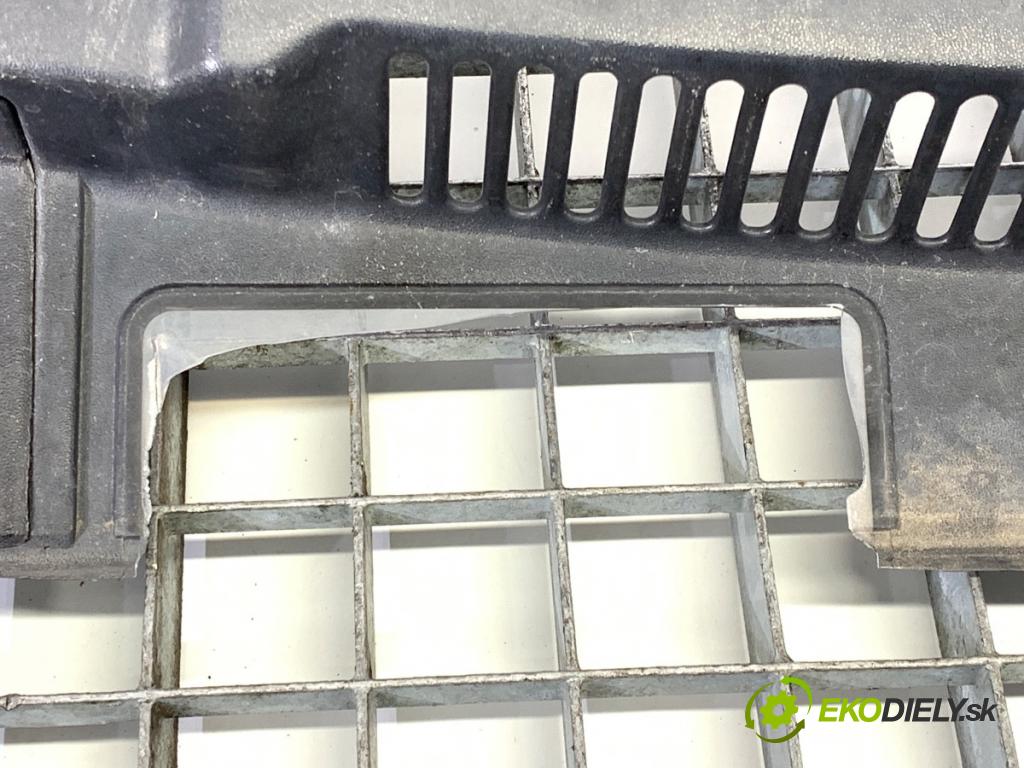 VW GOLF IV liftback 2002 55 kW 1.4 16V 1390 torpédo plast pod čelní okno 1J1819415B (Plast pod čelním sklem)