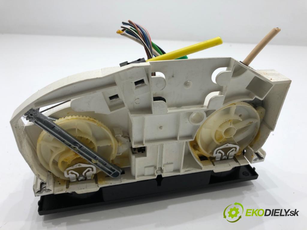 VW GOLF IV liftback 2002 55 kW 1.4 16V 1390 Panel ovládania kúrenia 1J0820045F (Prepínacie páčky pod volantom)