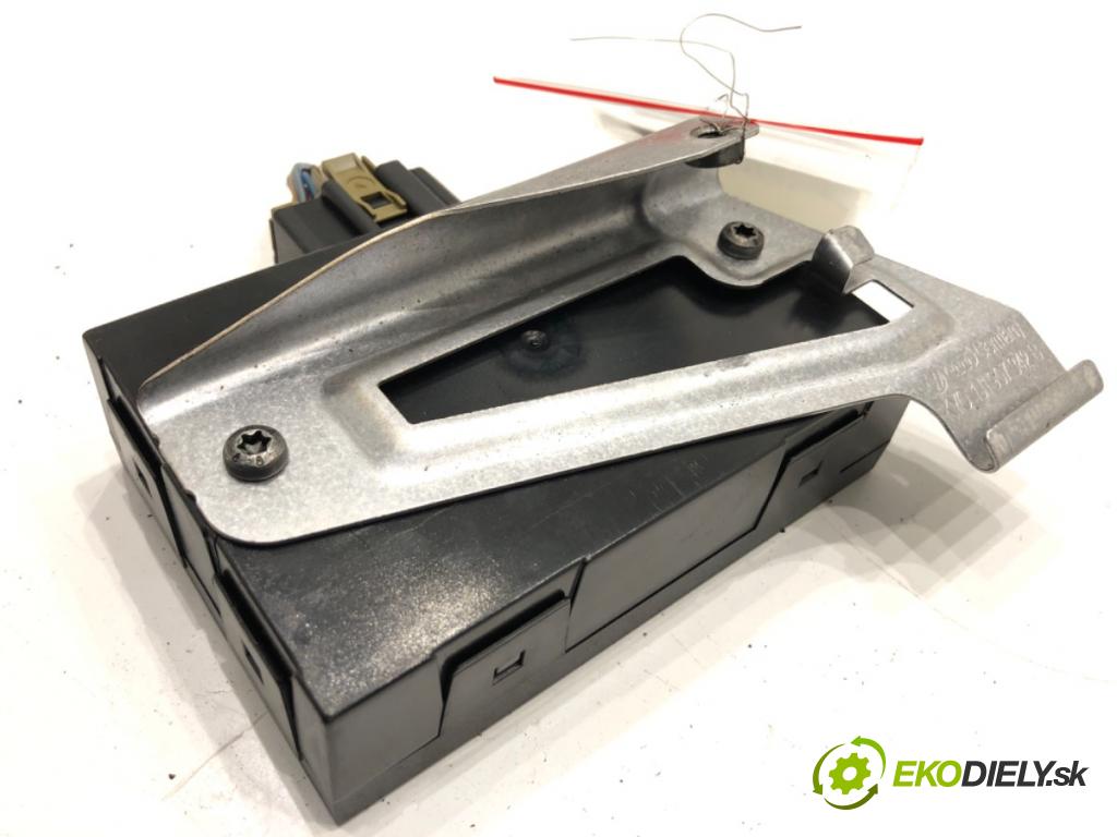 VW GOLF IV liftback 2002 55 kW 1.4 16V 1390 modul komfortu 1C0959799 (Komfortní modul)