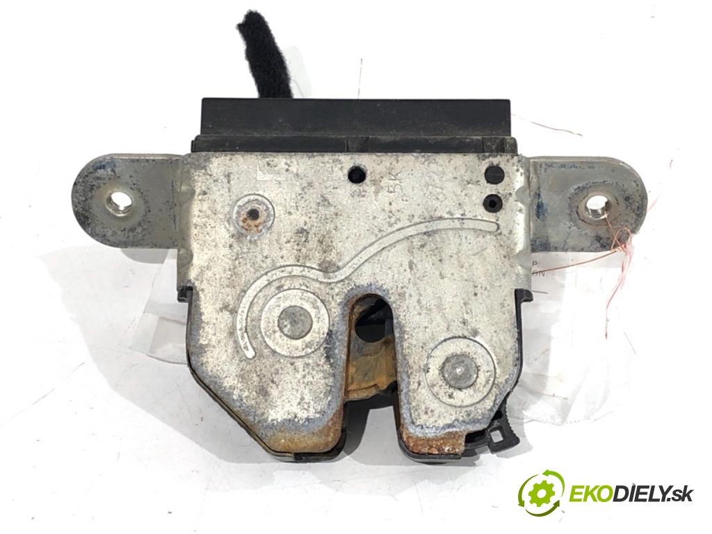 FIAT GRANDE PUNTO liftback 2005 55 kW 1.3 D Multijet 1248 zámok dverí zad 