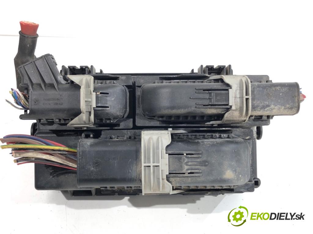 FIAT GRANDE PUNTO liftback 2005 55 kW 1.3 D Multijet 1248 skříňka poistková 51775622 (Pojistková skříňka)