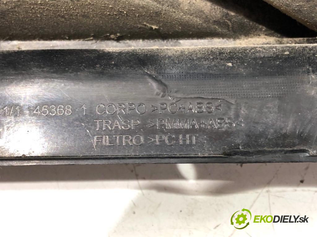 FIAT GRANDE PUNTO liftback 2005 55 kW 1.3 D Multijet 1248 Svetlo ľavy zad