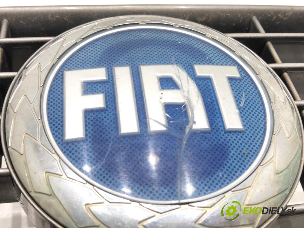 FIAT GRANDE PUNTO liftback 2005 55 kW 1.3 D Multijet 1248 mřížka maska 735335775 (Přední mřížka (maska chladiče))