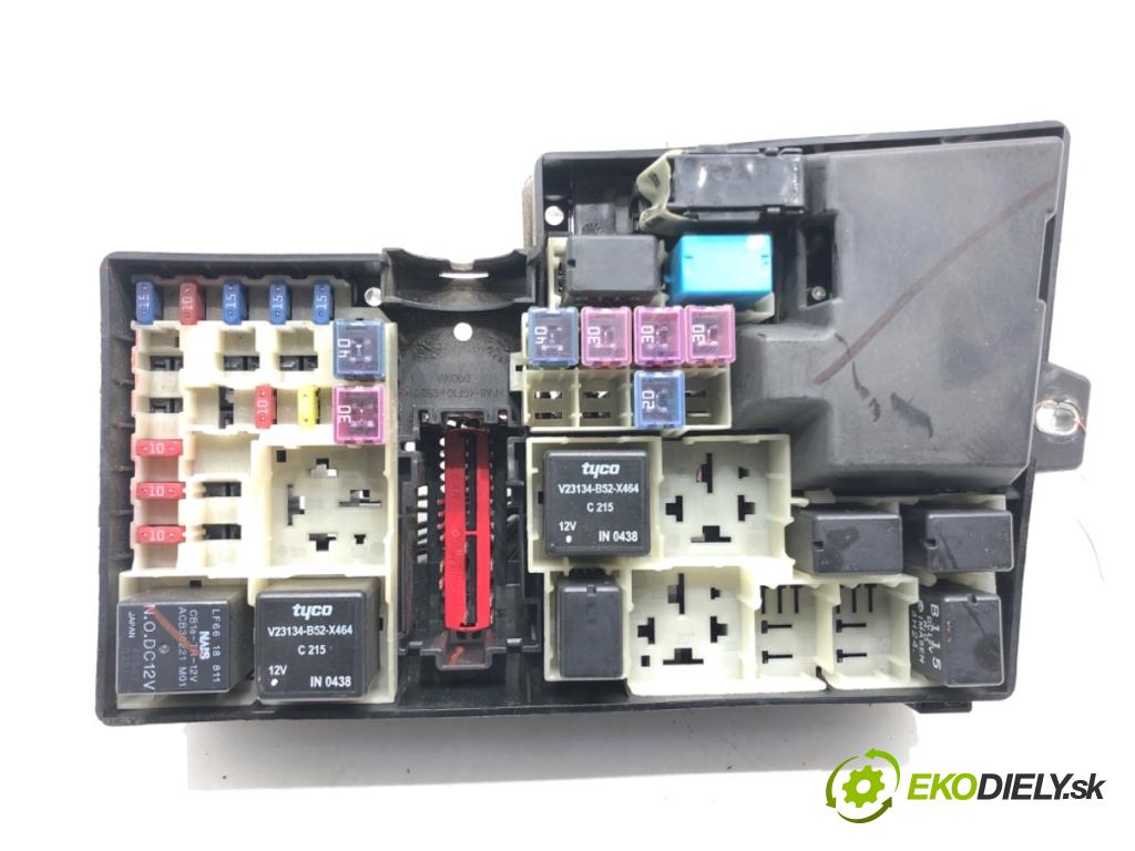 MAZDA 3 BK sedan 2006 77 kW 1.6 (BK12) 1598 skříňka poistková BP4K-66765 (Pojistková skříňka)